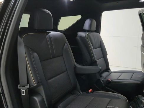 Used 2025 Chevrolet Traverse High Country AWD/4WD image 55