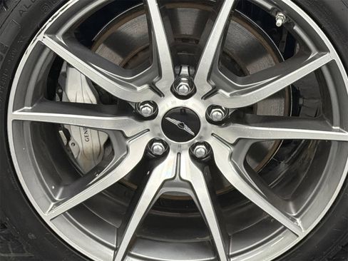 Used 2024 Genesis G70 2.5T image 5