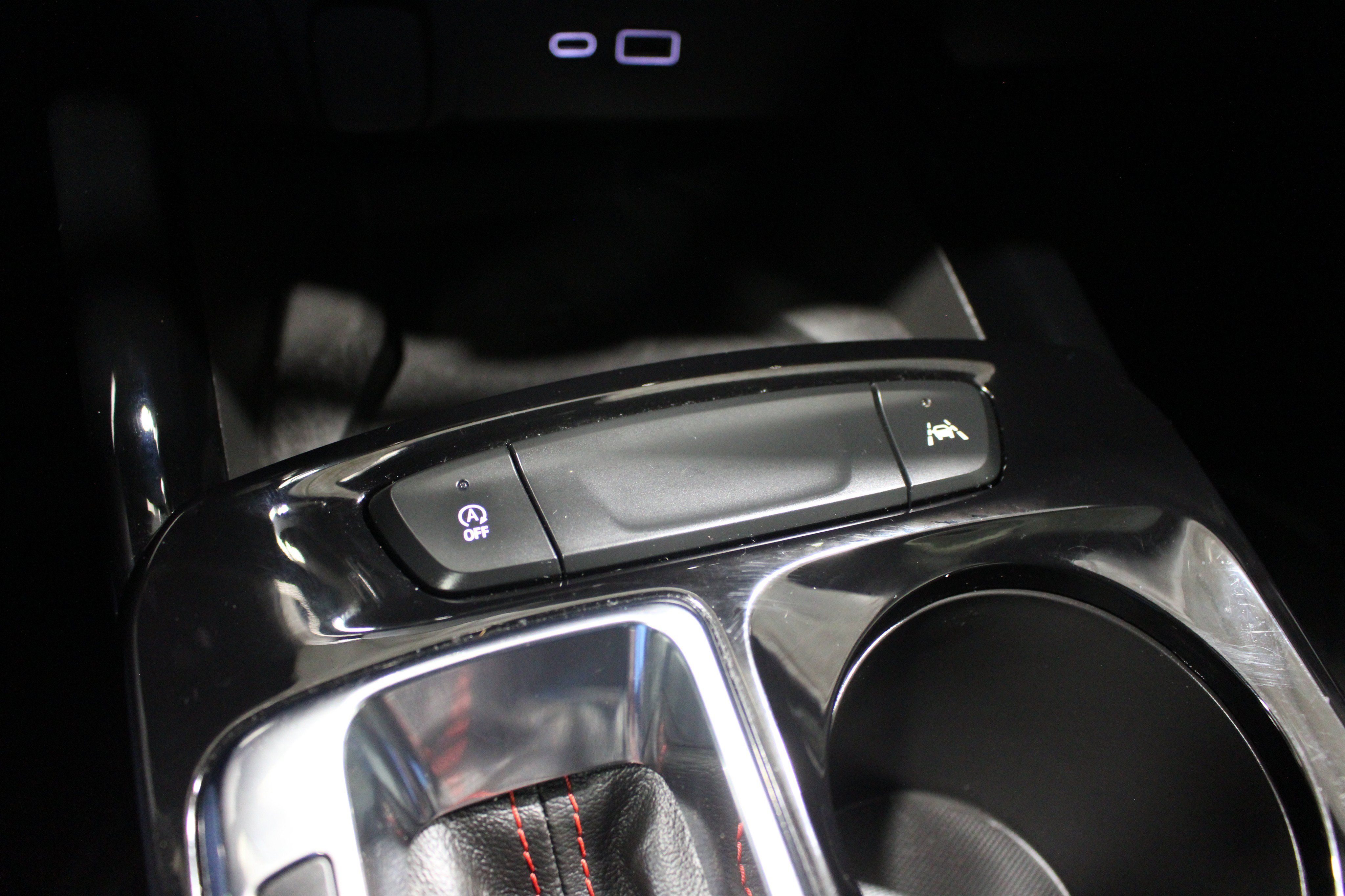 Used 2025 Chevrolet Trax RS w/ Sunroof Package FWD image 18