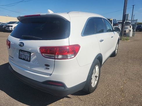 Used 2017 Kia Sorento AWD w/ LX Convenience Package image 12