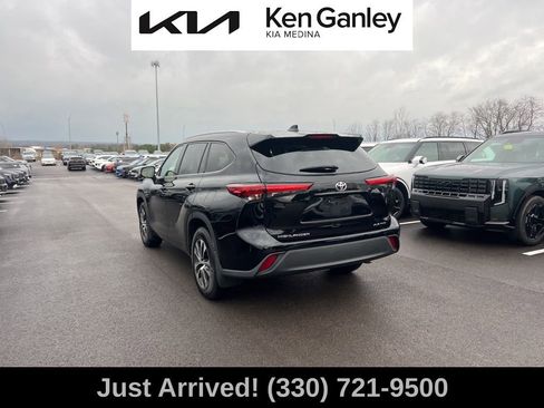 Used 2021 Toyota Highlander XLE image 7