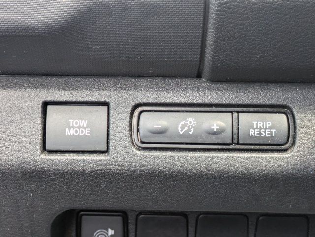 Used 2022 Nissan Frontier SV w/ Technology Package AWD/4WD image 22