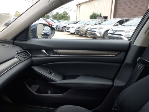 Used 2019 Honda Accord LX image 30