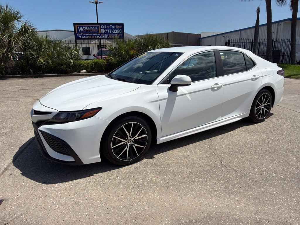 Used 2021 Toyota Camry SE FWD image 6