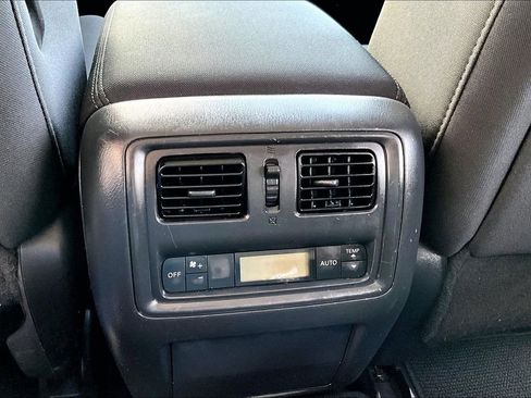 Used 2017 Nissan Pathfinder SV FWD image 11