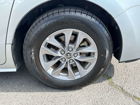 Used 2024 Toyota Sienna XLE image 7