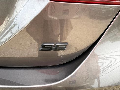 Used 2022 Toyota Camry SE FWD image 8