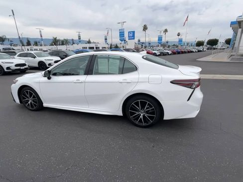 Used 2023 Toyota Camry SE image 6