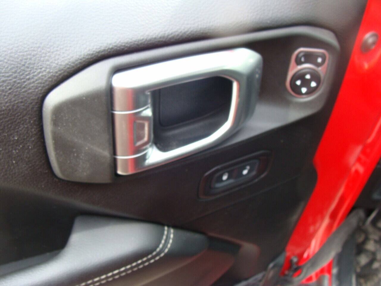 Used 2020 Jeep Wrangler Unlimited Sahara w/ Uconnect 4C Nav & Sound Group AWD/4WD image 14