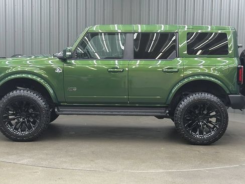 Used 2025 Ford Bronco Outer Banks AWD/4WD image 2