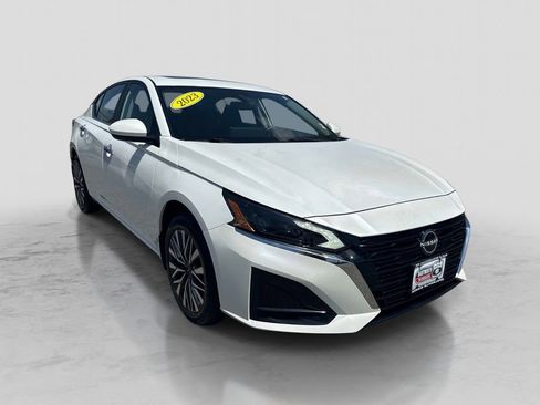 Certified 2023 Nissan Altima 2.5 SV w/ SV Premium Package AWD/4WD image 6