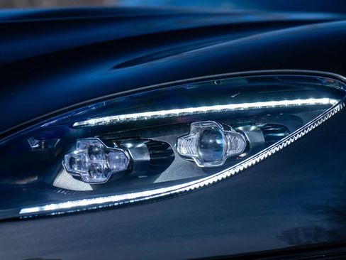 Used 2023 Aston Martin DBS Coupe image 12