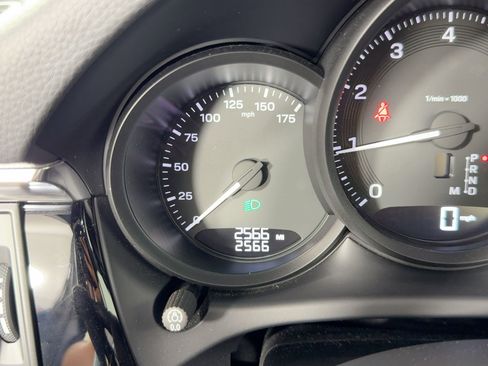 Certified 2025 Porsche Macan image 19