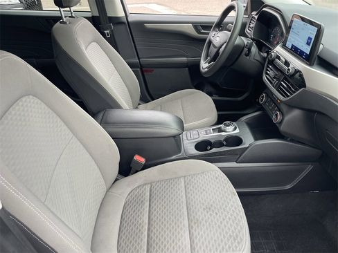 Used 2022 Ford Escape SE image 9