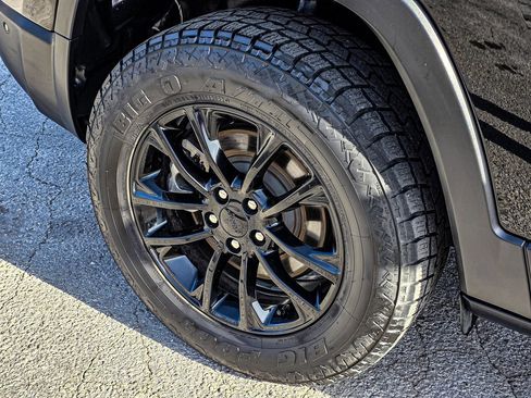 Used 2023 Jeep Cherokee Altitude Lux image 10