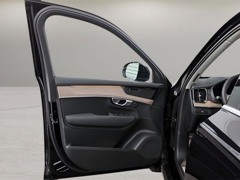 New 2025 Volvo XC90 B6 Plus w/ Protection Package Premier image 29