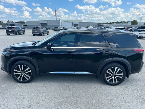 Used 2025 Nissan Pathfinder Platinum FWD image 7