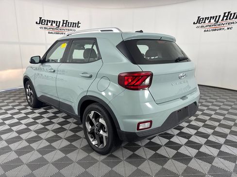Used 2025 Hyundai Venue SEL FWD image 7