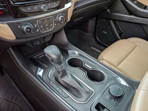 Used 2023 Chevrolet Traverse Premier image 24
