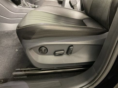 Used 2022 Volkswagen Tiguan SE AWD/4WD image 22