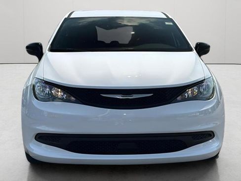 New 2026 Chrysler Voyager LX image 9