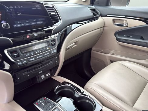 Used 2021 Honda Pilot Touring image 19