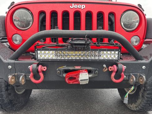 Used 2016 Jeep Wrangler Unlimited Rubicon w/ Connectivity Group image 14