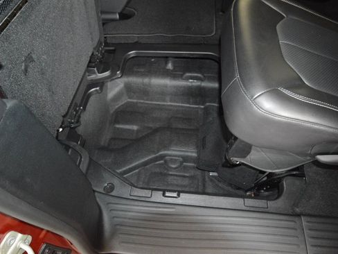 Used 2025 Chrysler Pacifica Select AWD/4WD image 24
