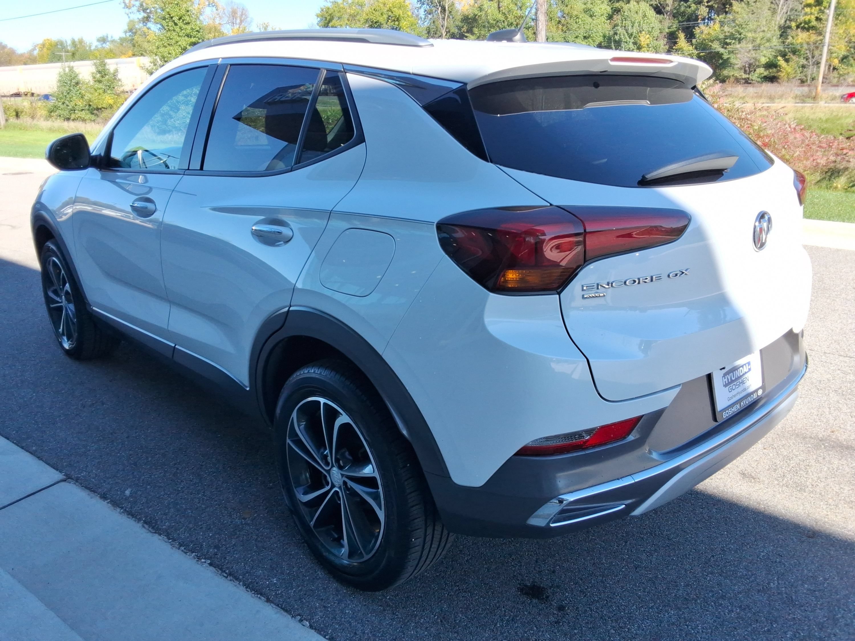 Used 2021 Buick Encore GX Essence AWD/4WD image 18
