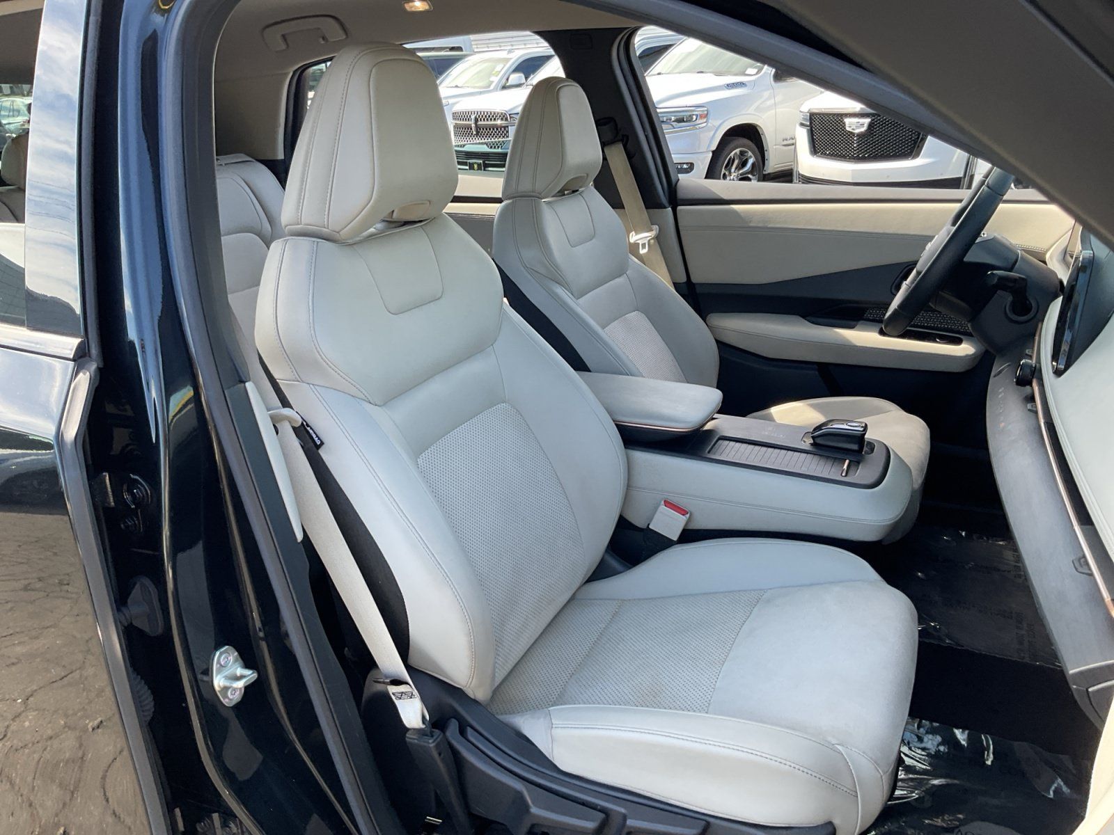 Used 2023 Nissan Ariya FWD image 21