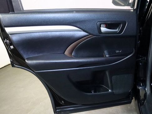 Used 2016 Toyota Highlander XLE image 30