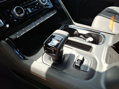 New 2026 GMC Sierra 1500 AT4 w/ AT4 Premium Package AWD/4WD image 15