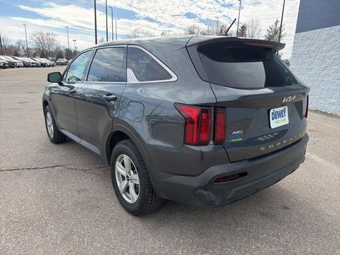Used 2022 Kia Sorento LX image 3