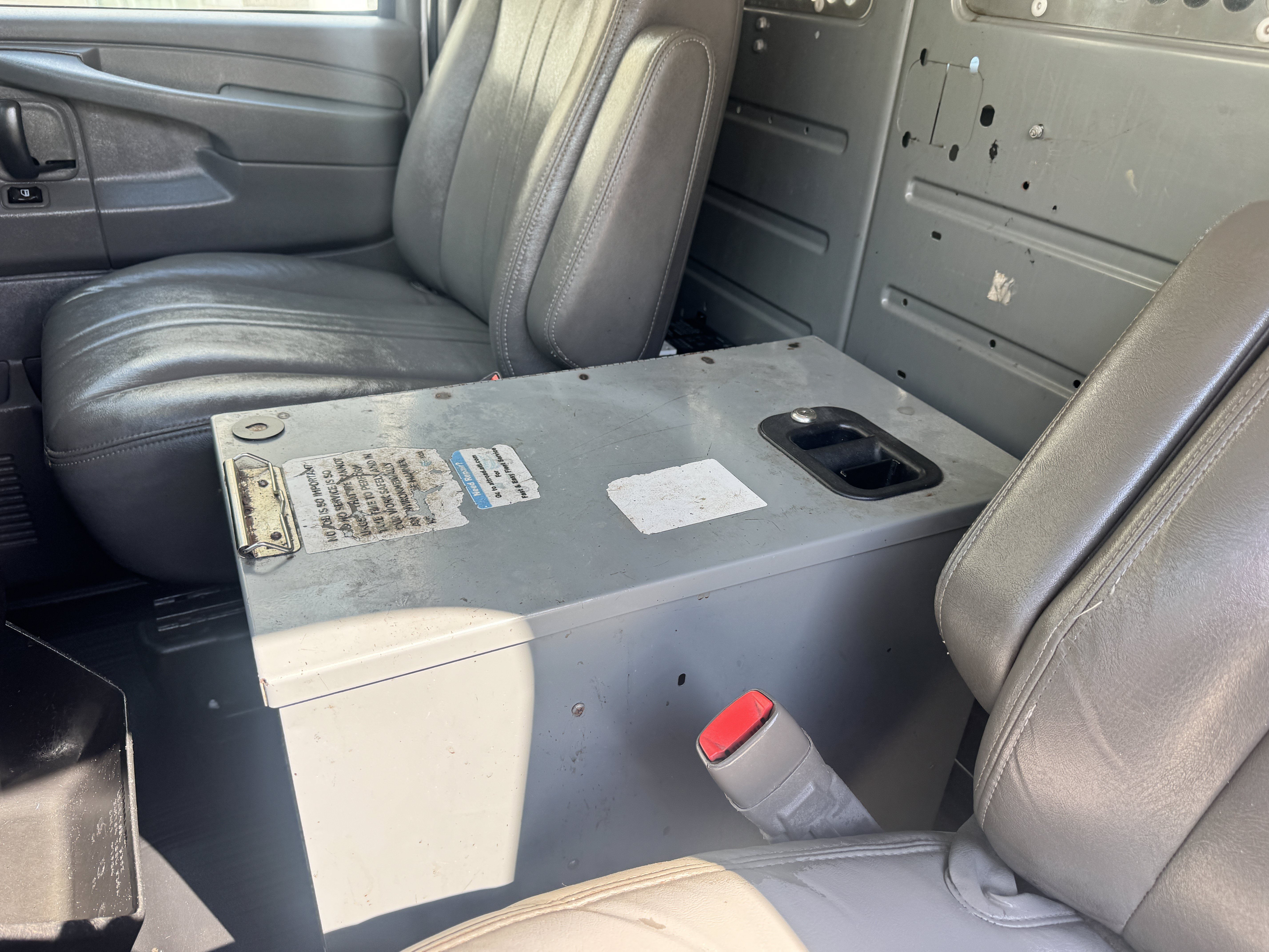 Used 2014 Chevrolet Express 2500 RWD image 15