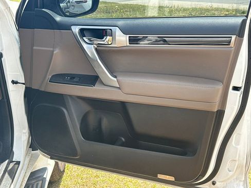 Used 2022 Lexus GX 460 Premium w/ Premium Package AWD/4WD image 14