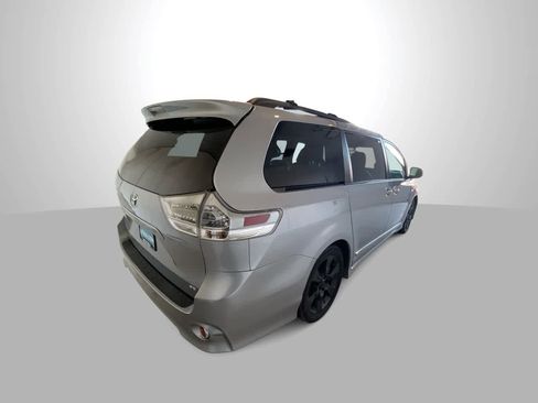 Used 2012 Toyota Sienna SE image 8