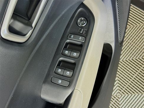 Certified 2025 Hyundai Venue SEL FWD image 19