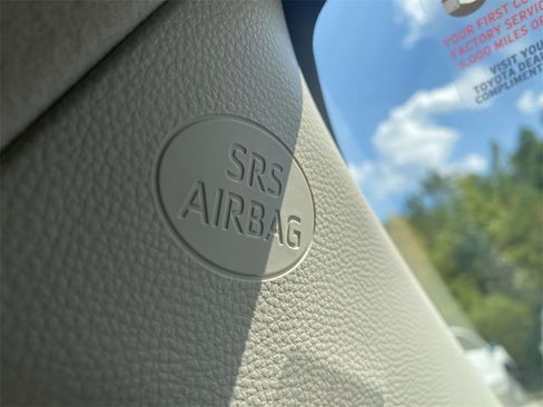 Used 2024 Toyota Corolla LE image 30