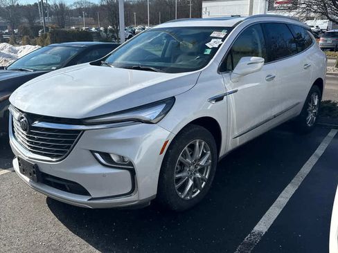 Used 2023 Buick Enclave Essence w/ Experience Buick Package image 3