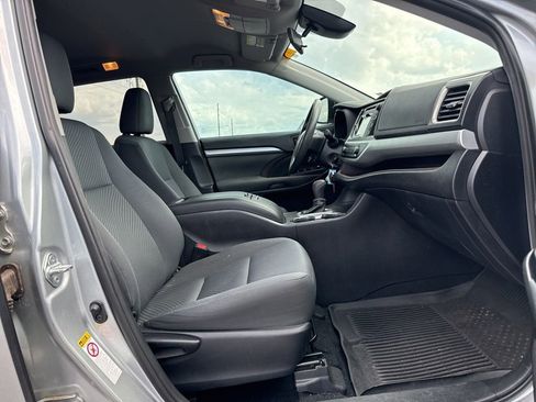 Used 2019 Toyota Highlander LE FWD image 10