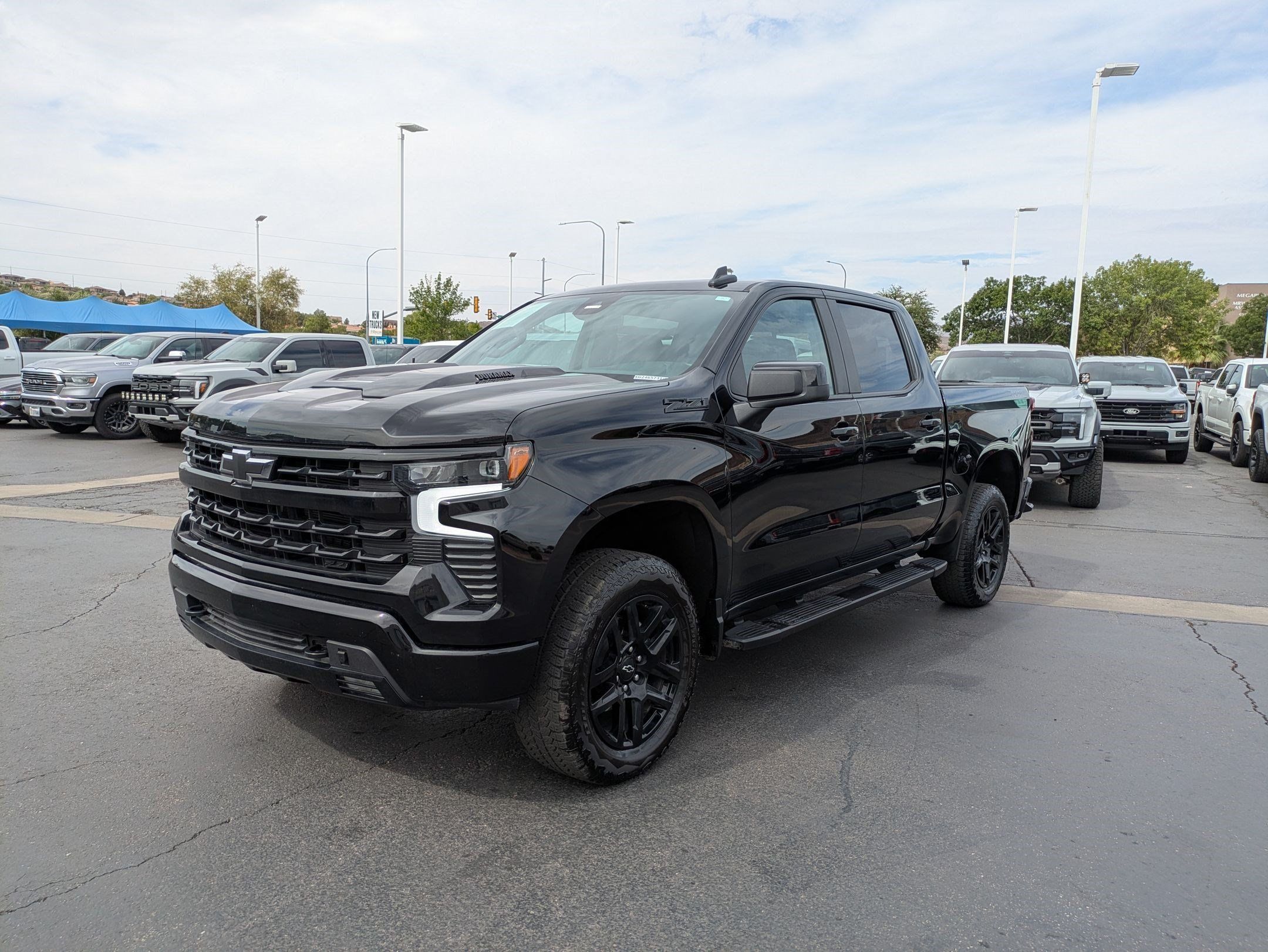 Used 2025 Chevrolet Silverado 1500 LT Trail Boss w/ Convenience Package II AWD/4WD image 7