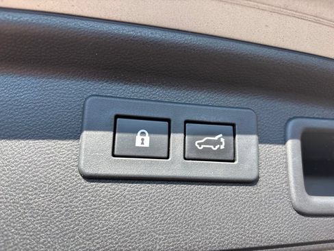 Used 2019 Subaru Forester Premium AWD/4WD image 30
