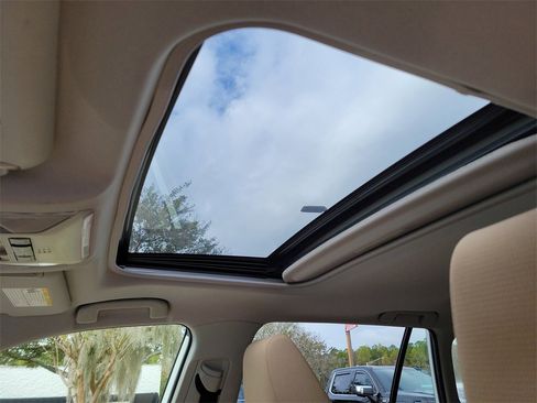 Used 2020 Toyota RAV4 XLE image 29