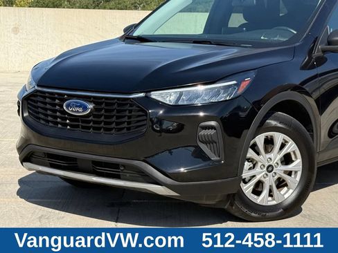 Used 2025 Ford Escape Active AWD/4WD image 2
