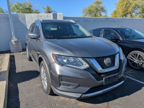 Used 2019 Nissan Rogue SV FWD image 4