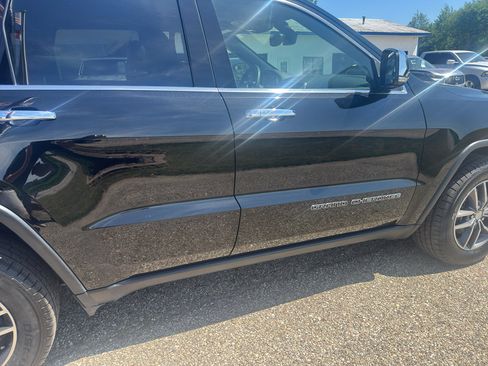 Used 2018 Jeep Grand Cherokee Limited AWD/4WD image 15
