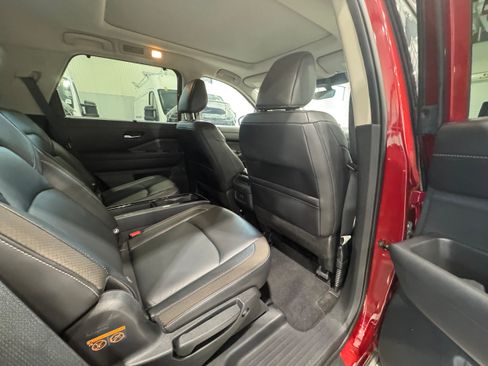 Used 2024 Nissan Pathfinder SL w/ SL Premium Package AWD/4WD image 13