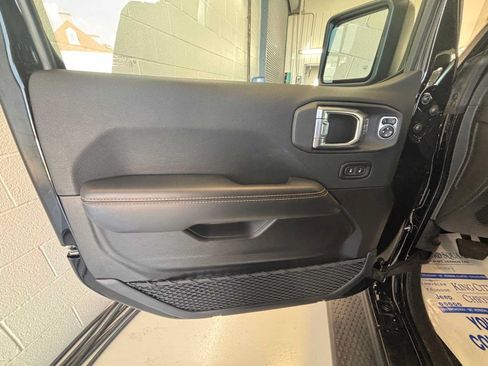 Certified 2025 Jeep Wrangler Unlimited Sahara AWD/4WD image 17