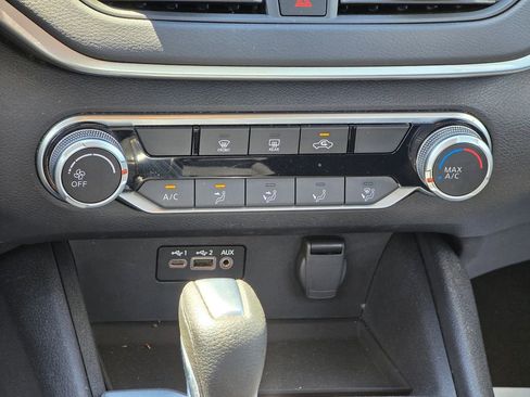 Used 2022 Nissan Altima 2.5 SV FWD image 18