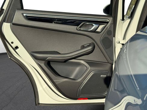 Used 2022 Porsche Macan image 13